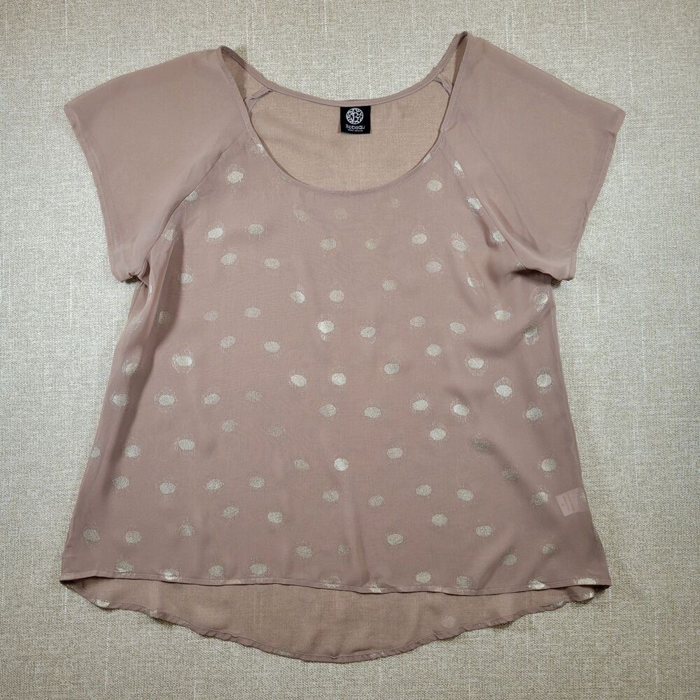 Bobeau Sheer Metallic Polka Dot High-Low Cap Sleeve Blouse Top in Taupe/Tan